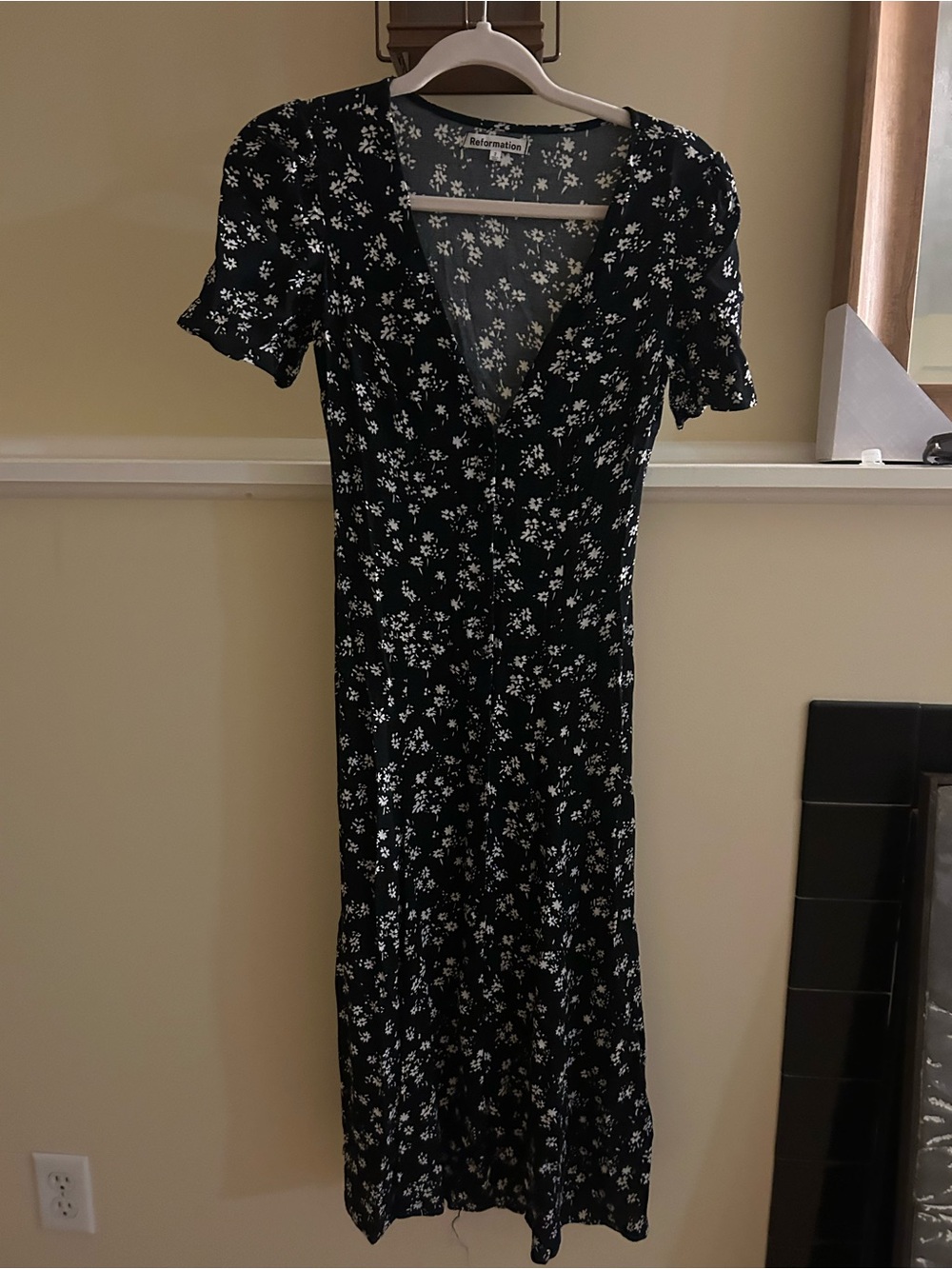 Reformation Ditsy Floral V-Neck Midi Dress - Picture 3 of 6